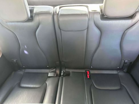 Used 2022 Kia Carnival LX image 10