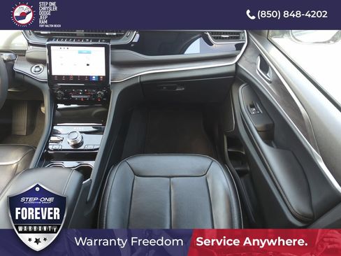 Used 2022 Jeep Grand Cherokee Limited 4xe w/ Luxury Tech Group II AWD/4WD image 15