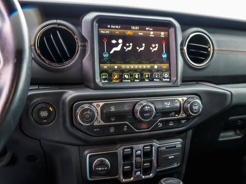 Used 2022 Jeep Gladiator Overland AWD/4WD image 17
