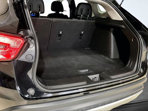 Used 2025 Chevrolet Trax LT image 5