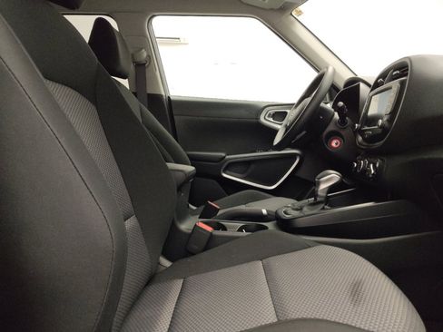 Used 2025 Kia Soul S image 21