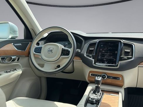 Used 2022 Volvo XC90 T6 Momentum w/ Advanced Package AWD/4WD image 19