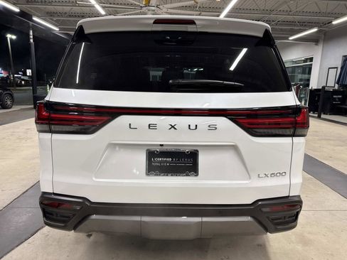 Certified 2025 Lexus LX 600 4WD w/ Luxury Package image 4