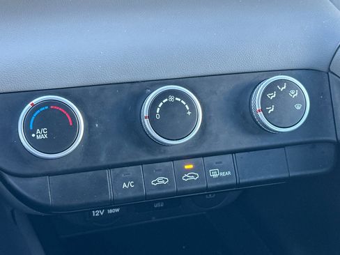 Certified 2024 Hyundai Elantra SE image 19