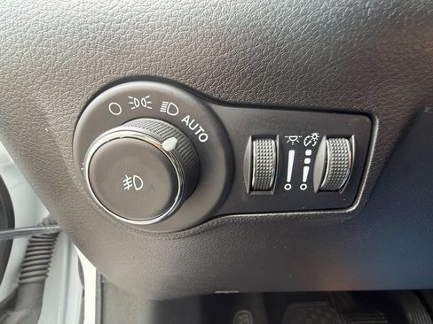 Used 2025 Jeep Compass Trailhawk AWD/4WD image 19