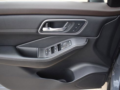 Used 2023 Nissan Rogue Platinum w/ Platinum Premium Package image 24