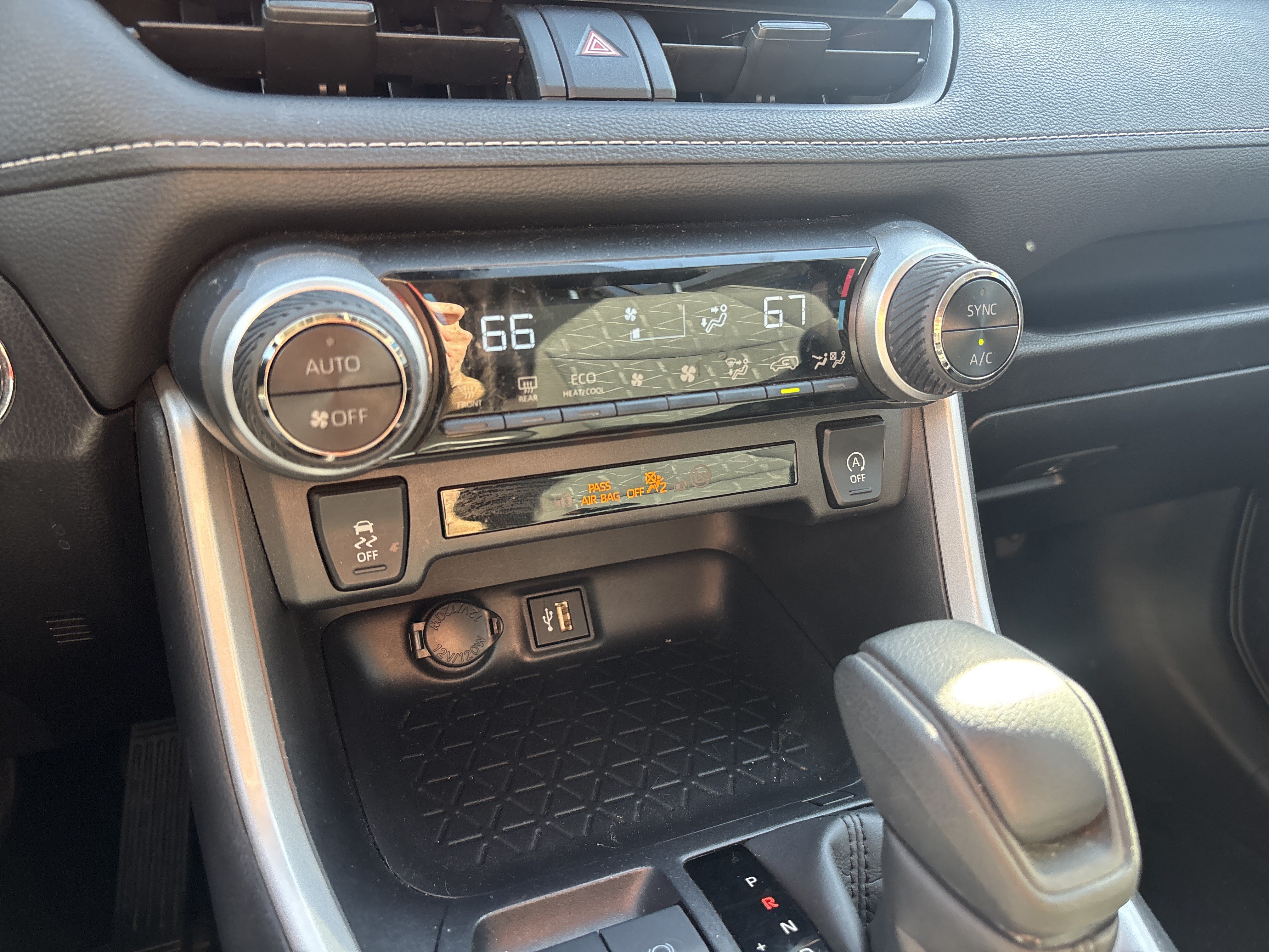Used 2025 Toyota RAV4 XLE AWD/4WD image 15