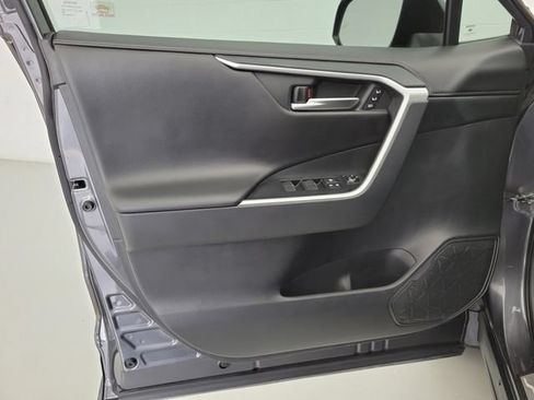Used 2019 Toyota RAV4 Limited FWD image 22
