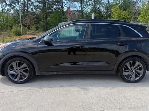 Used 2017 Kia Niro FWD image 2