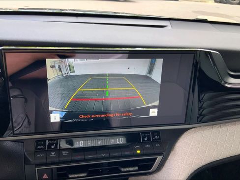 Used 2025 Toyota Camry XLE FWD image 29