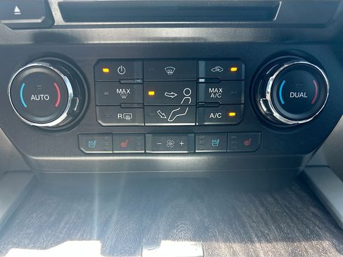 Used 2017 Ford F250 Lariat w/ Lariat Ultimate Package AWD/4WD image 16