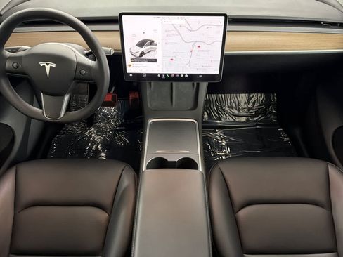 Used 2023 Tesla Model Y Performance AWD/4WD image 3
