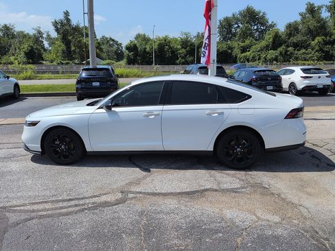 Used 2025 Honda Accord SE image 4