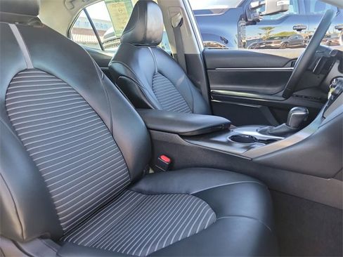 Used 2020 Toyota Camry SE image 21