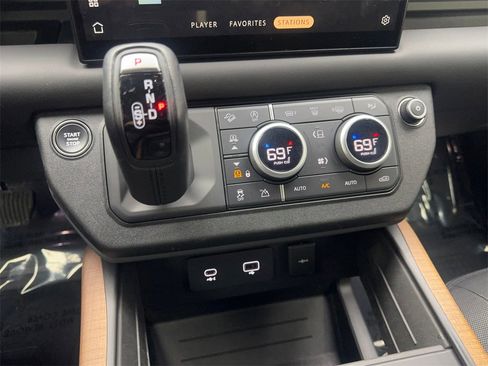 Used 2023 Land Rover Defender 130 X-Dynamic SE image 69