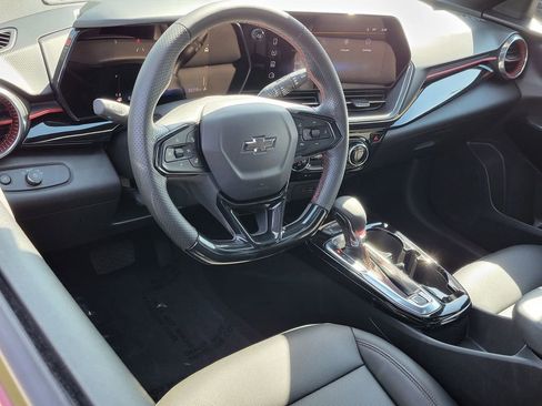 Used 2024 Chevrolet Trax RS w/ Sunroof Package image 3