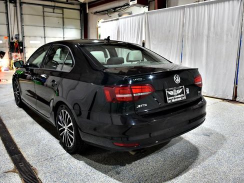 Used 2016 Volkswagen Jetta Sport FWD image 4