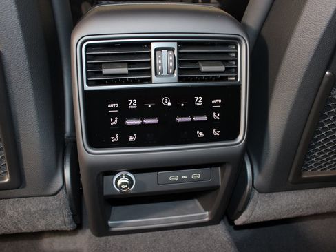 Certified 2026 Porsche Cayenne Coupe image 34