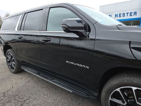 Used 2023 Chevrolet Suburban LT w/ Luxury Package image 10