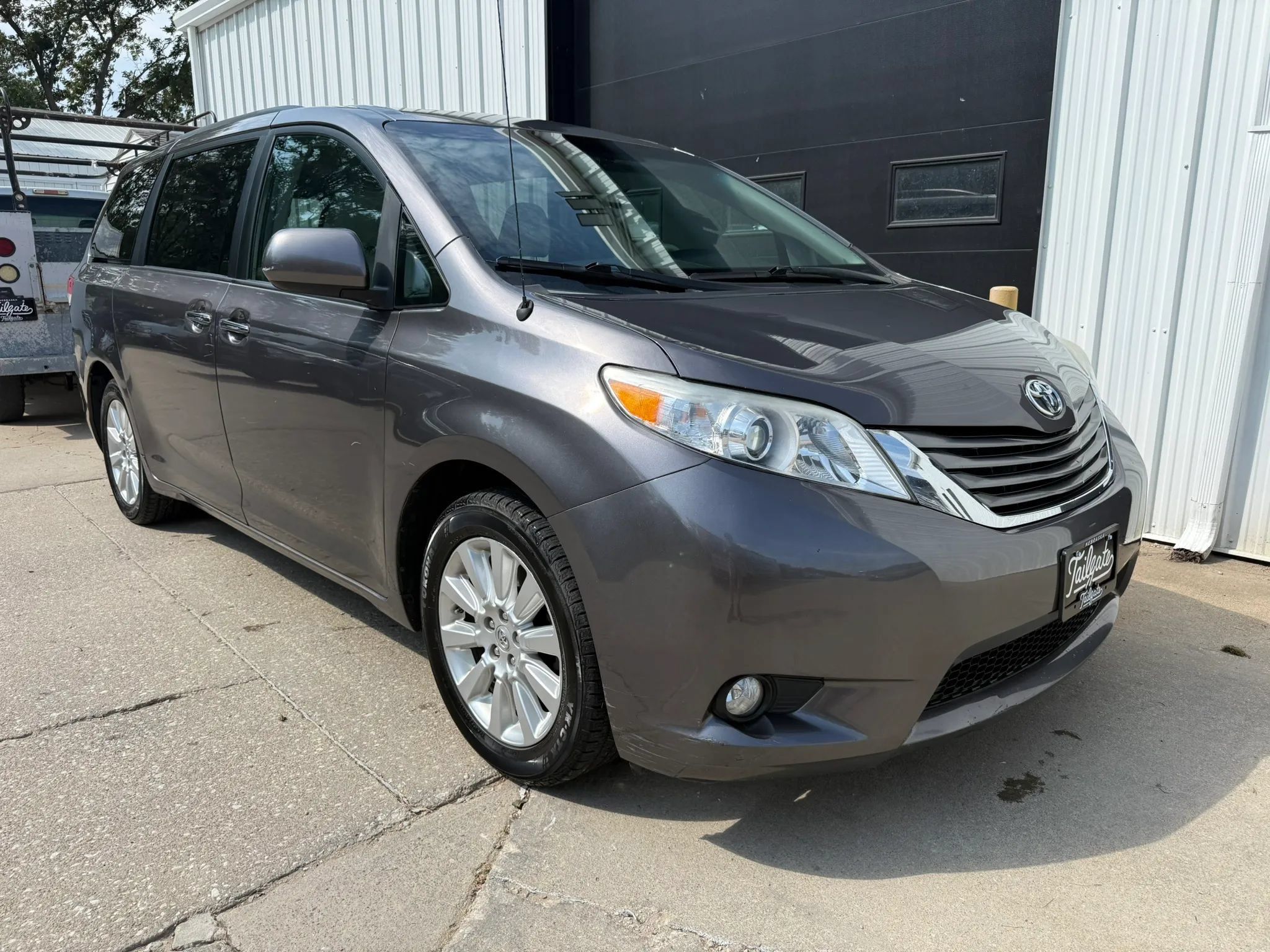 Used 2013 Toyota Sienna XLE AWD/4WD image 2