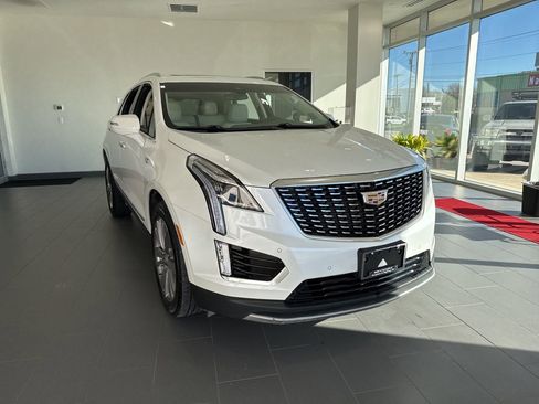 Used 2023 Cadillac XT5 Premium Luxury image 2