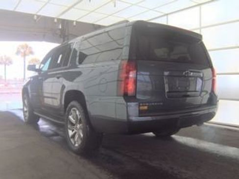 Used 2020 Chevrolet Suburban LT image 4