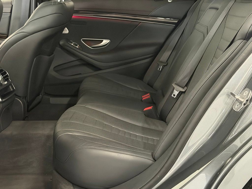 Used 2020 Mercedes-Benz S 560 Sedan w/ Premium Package image 22