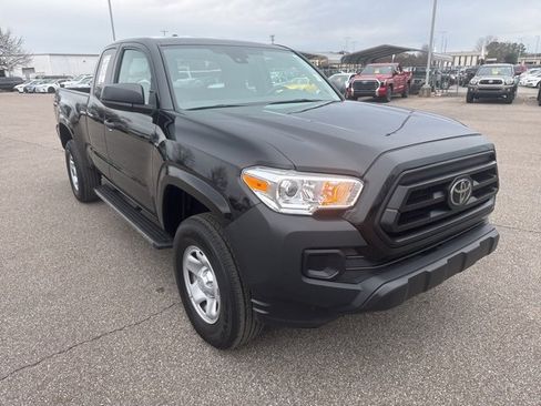 Used 2023 Toyota Tacoma SR image 7