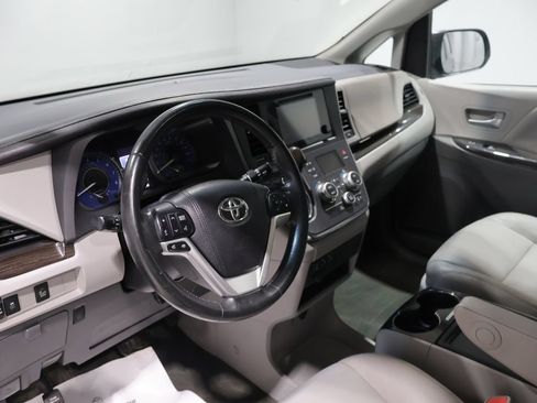 Used 2015 Toyota Sienna XLE AWD/4WD image 16