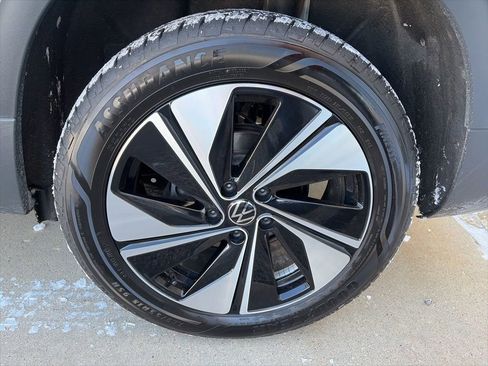 Certified 2025 Volkswagen Taos SE AWD/4WD image 23