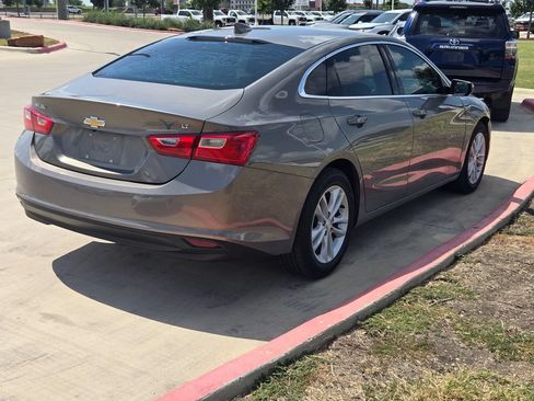 Used 2017 Chevrolet Malibu LT FWD image 6