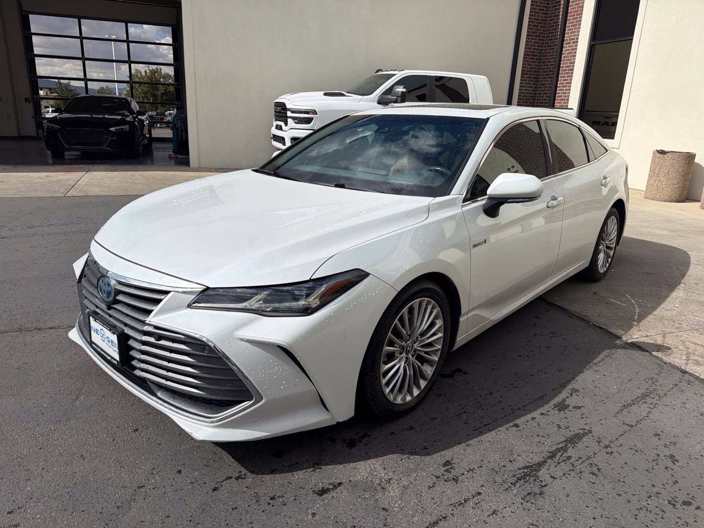 Used 2019 Toyota Avalon Limited w/ Advanced Safety Package FWD image 4