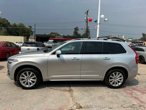 Used 2018 Volvo XC90 T6 Momentum w/ Convenience Package AWD/4WD image 4