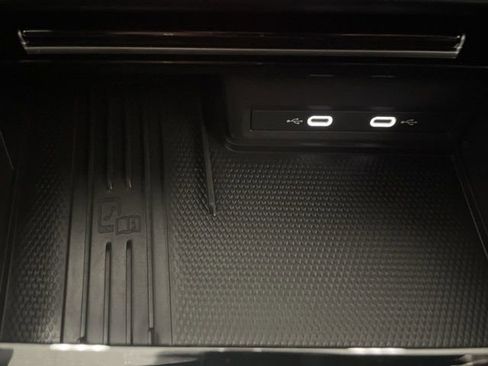 Certified 2025 Volkswagen Atlas Cross Sport SEL R-Line image 24