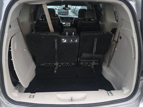 Used 2017 Chrysler Pacifica Touring-L image 14