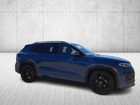 New 2026 Volkswagen Tiguan SE R-Line image 3