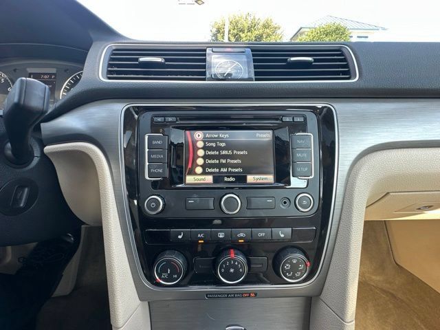 Used 2015 Volkswagen Passat 1.8T SE FWD image 19