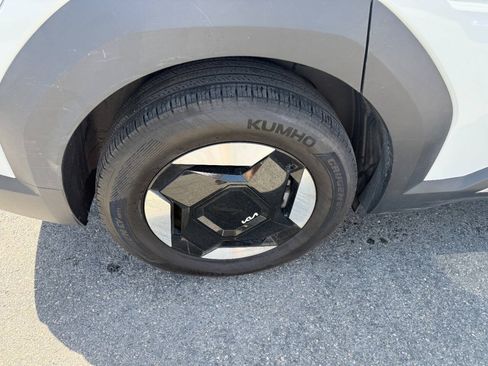 Used 2024 Kia EV9 Wind AWD/4WD image 14