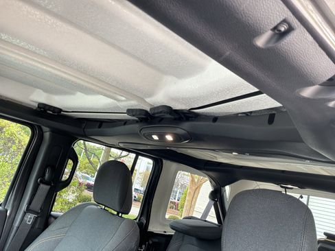 Used 2025 Jeep Wrangler Sport S image 27