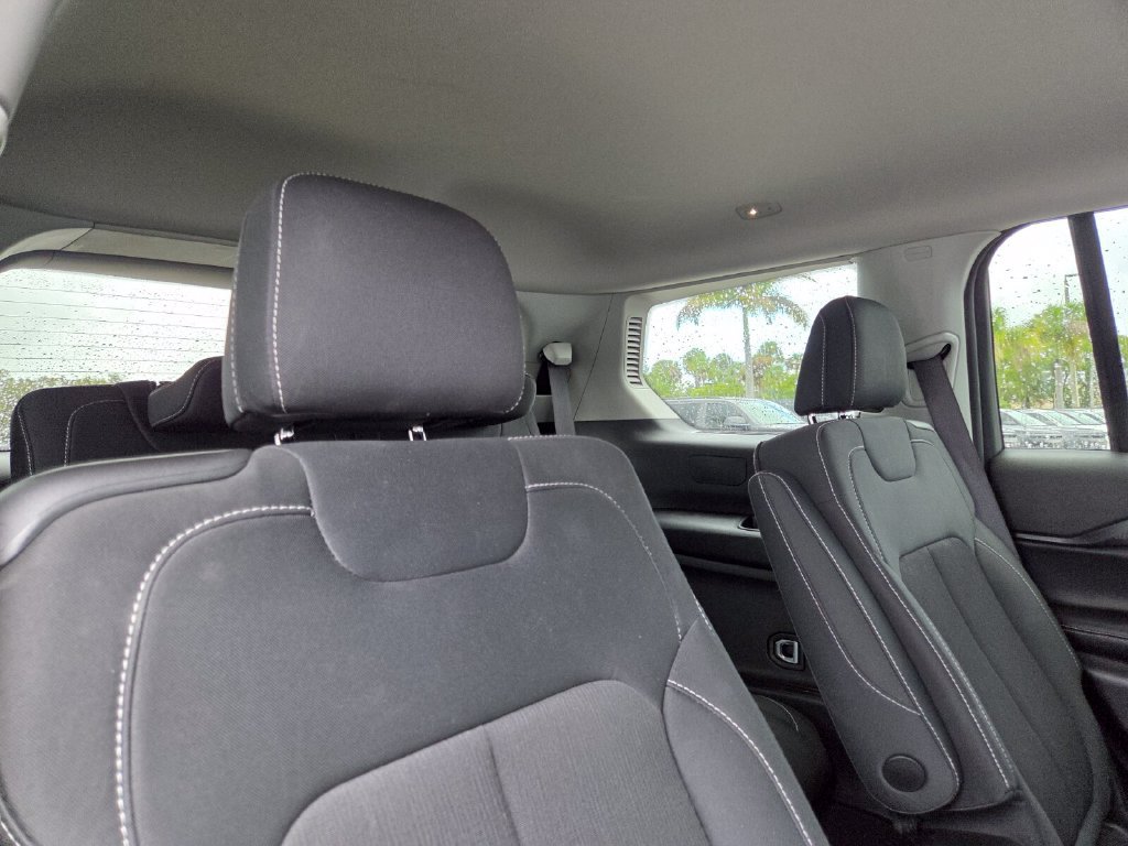 Used 2023 Jeep Grand Cherokee L Laredo AWD/4WD image 19