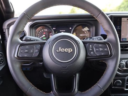 Used 2024 Jeep Wrangler Unlimited AWD/4WD image 11