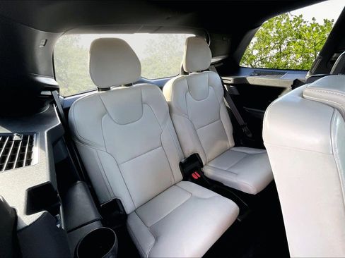 Used 2022 Volvo XC90 T8 R-Design w/ Advanced Package image 28