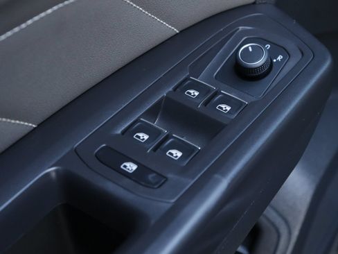 Used 2023 Volkswagen Atlas Cross Sport SE FWD image 19