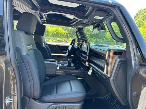 Used 2025 GMC Hummer EV 2X AWD/4WD image 53
