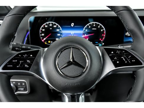 Certified 2025 Mercedes-Benz GLB 250 4MATIC image 18