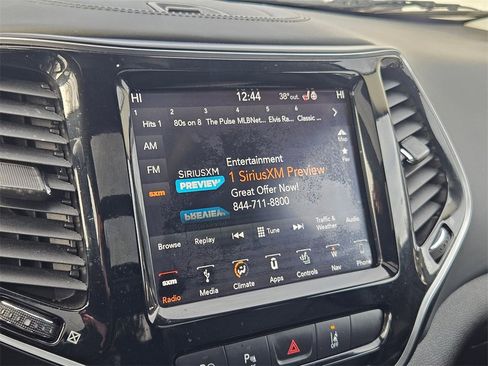 Used 2019 Jeep Cherokee Overland w/ Technology Group image 29