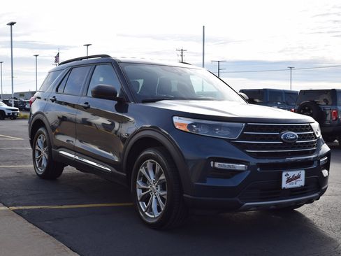 Used 2023 Ford Explorer XLT w/ Equipment Group 202A image 2