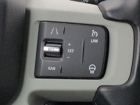 Used 2022 Land Rover Defender 110 SE image 27