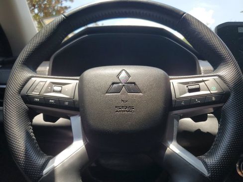 Used 2023 Mitsubishi Outlander SE FWD image 24