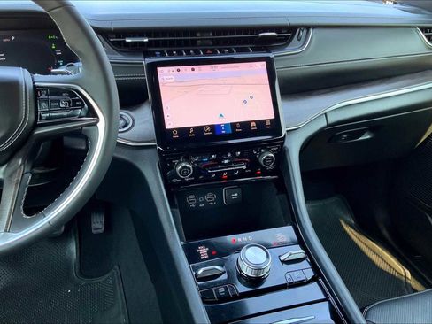 Used 2022 Jeep Grand Cherokee Overland image 11